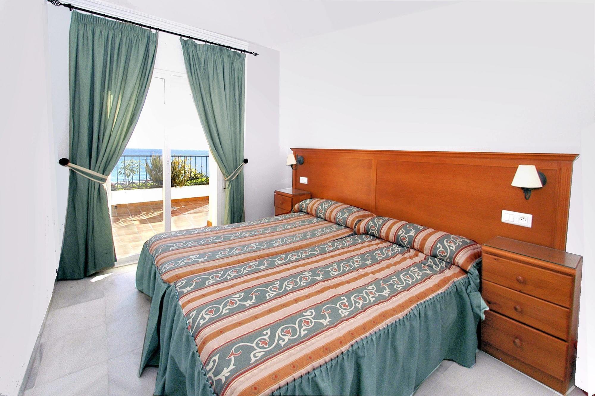 Apartamentos Hc Burriana Playa Nerja Exterior foto